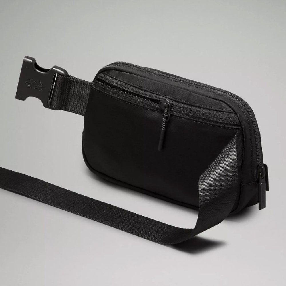 Lululemon Everywhere Belt Bag
